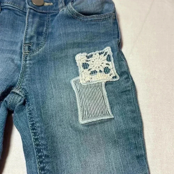 GAP - patch design skinny fit denim jeans. Size 18-24 months - Picture 3 of 6